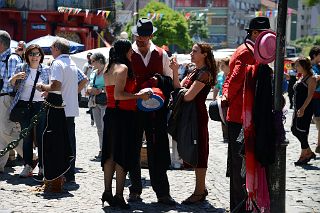 10 Have Your Photo Taken With A Tango Dancer In The Main Square Caminito La Boca Buenos Aires